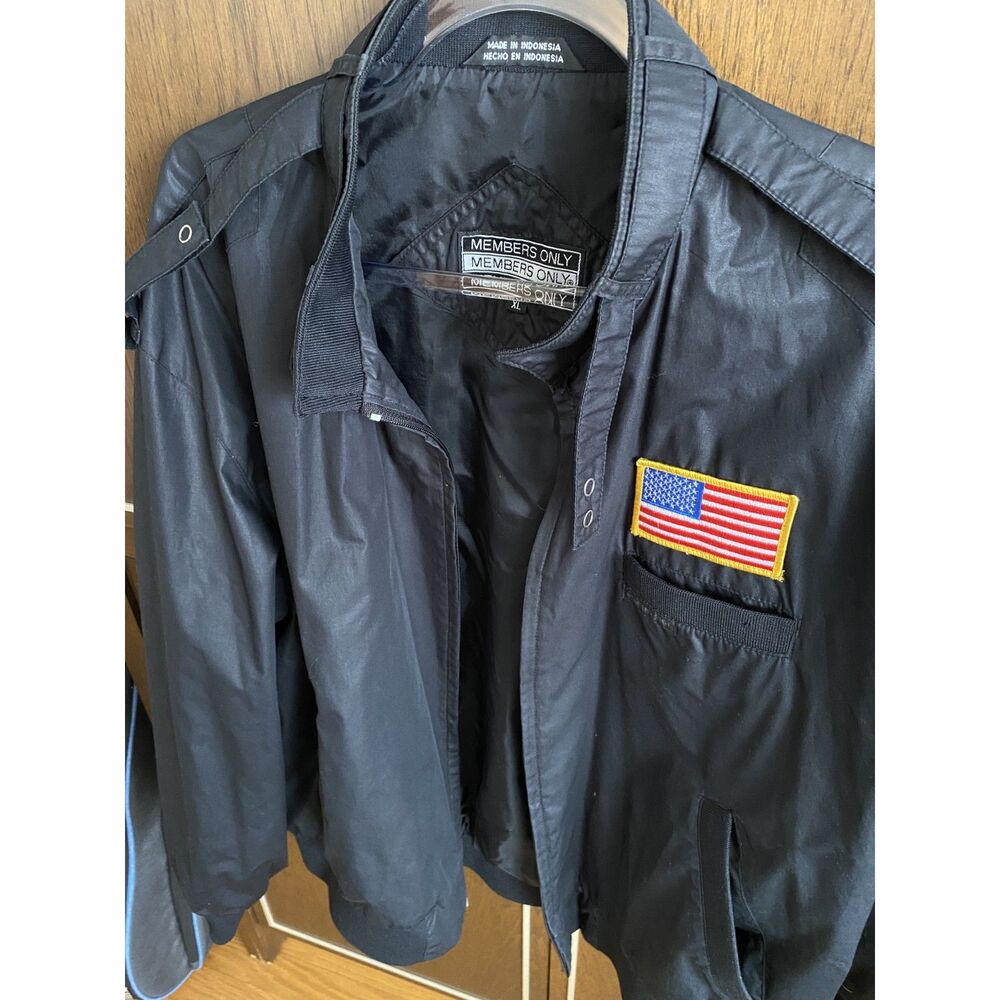 Vintage Members Only Classic Bomber Jacket Men XL Black Racer Flag USA Patch